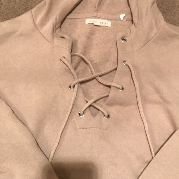 Tan sweatshirt - Picture 2 of 2
